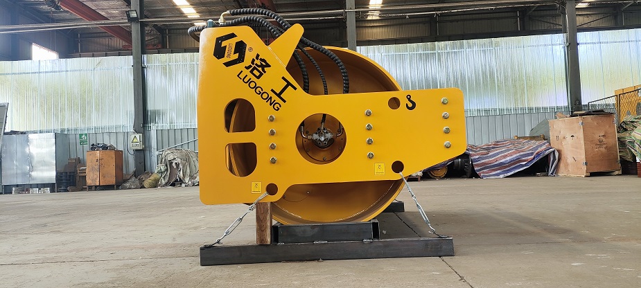 拖式振动压路机