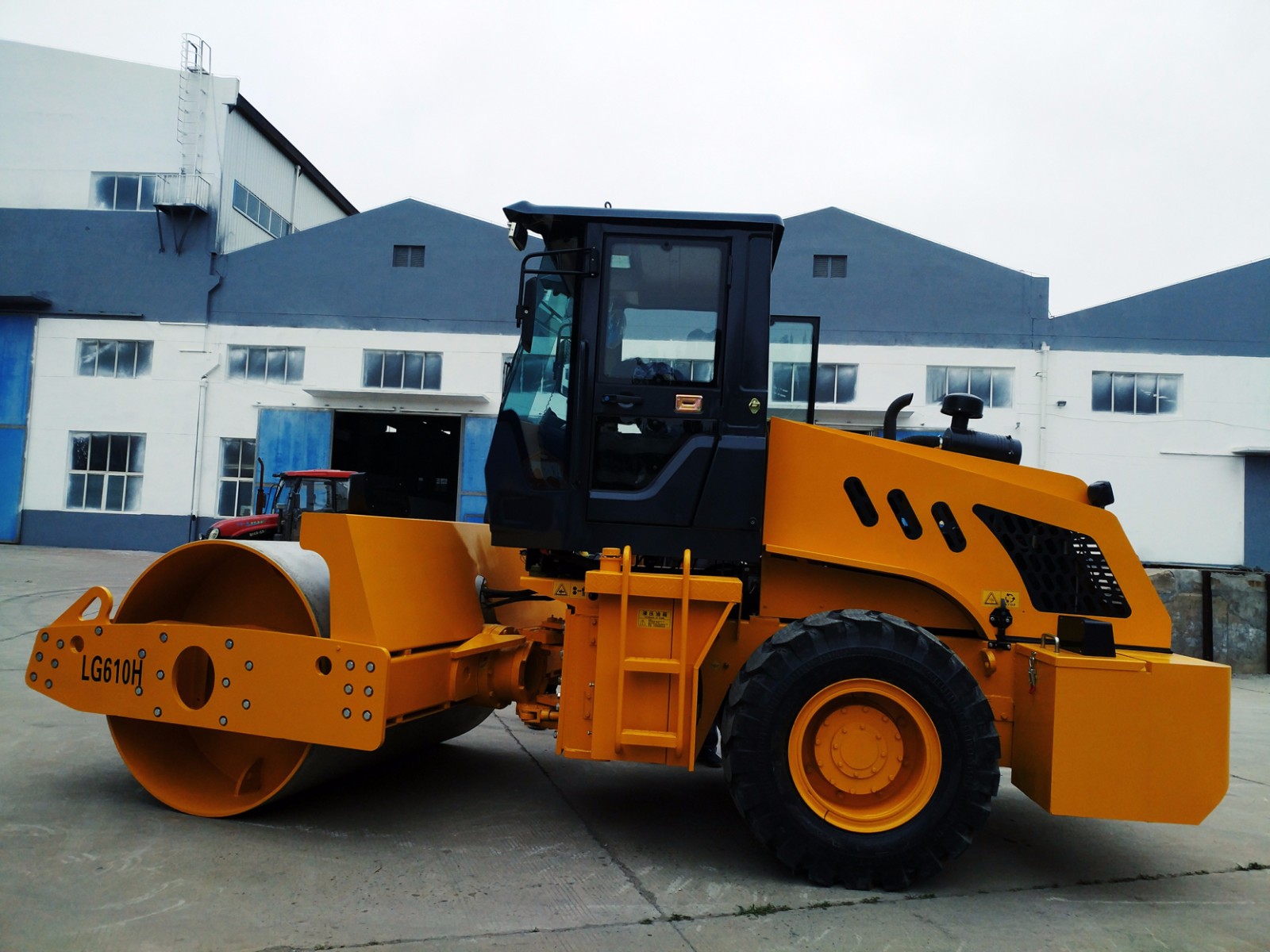 LG610H单钢轮振动单驱全液压压路机_10吨压路机-10吨压路机-洛阳冠道机械有限公司 洛阳压路机