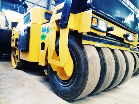 3吨前钢轮后轮胎无级变速自动挡压路机